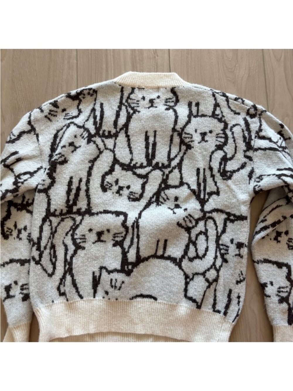 Cream and Yellow Cat Intarsia Crewneck Sweater - Picture 4 of 4